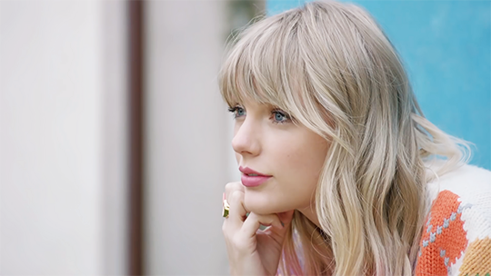 Taylor Swift: Unraveling the Phenomenon