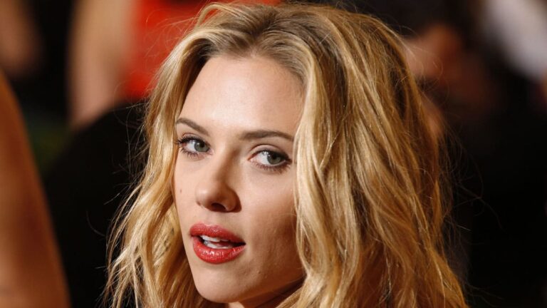 Is Scarlett Johansson the youngest in her family?
